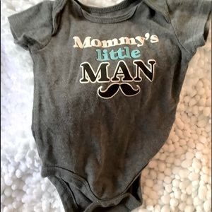 🐣Mommy’s little man Onesie (3-6mo)🐣